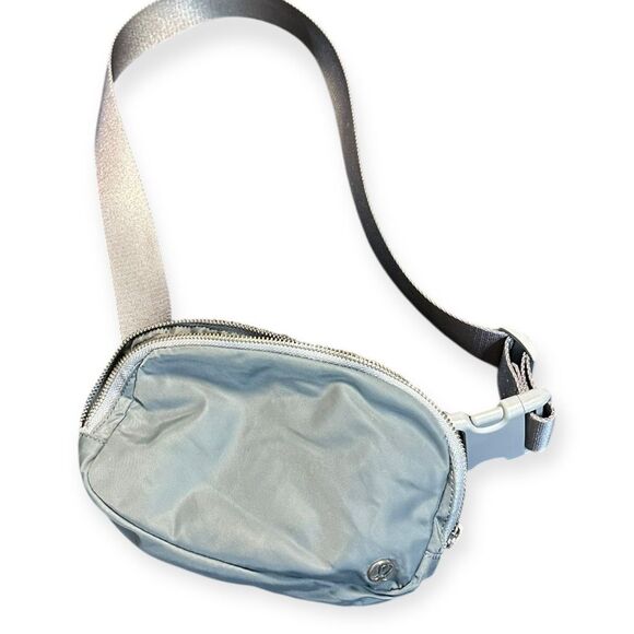 LULULEMON Everywhere Belt Bag 1L in Chambray - Picture 3 of 9